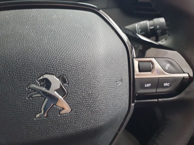 More views of Peugeot 2008