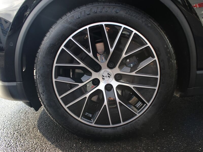 More views of Porsche Macan