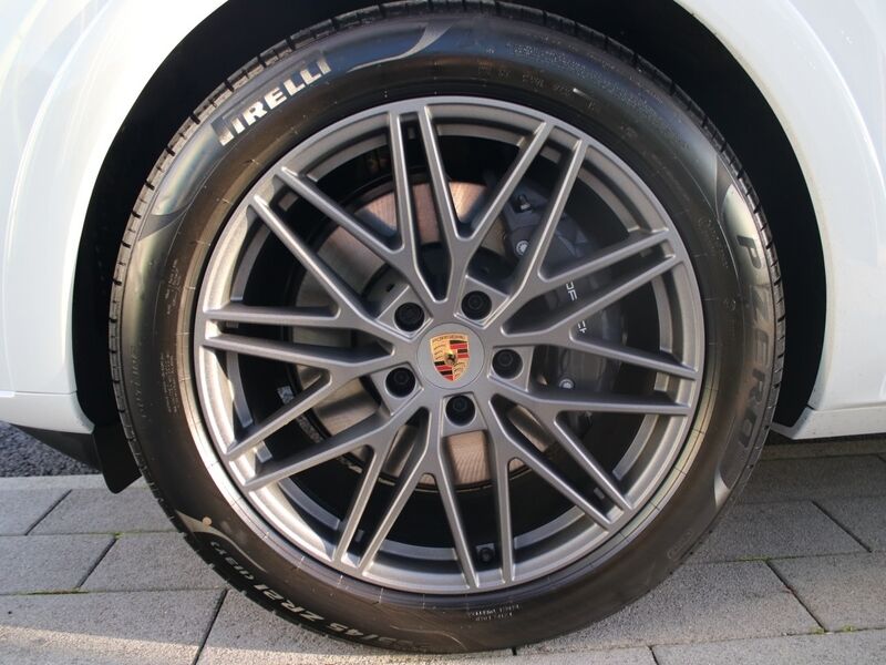 More views of Porsche Cayenne