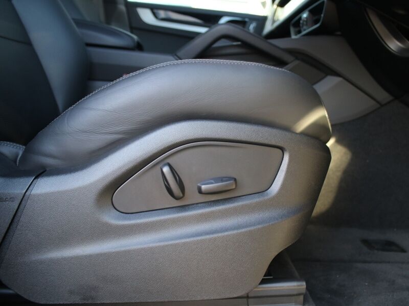 More views of Porsche Cayenne