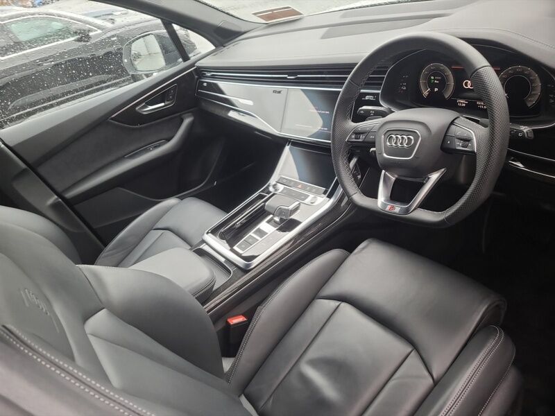 More views of Audi Q7