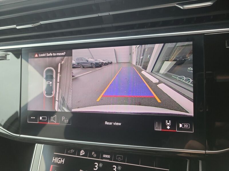 More views of Audi Q7