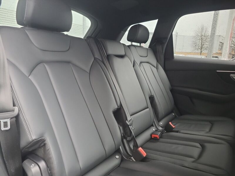 More views of Audi Q7