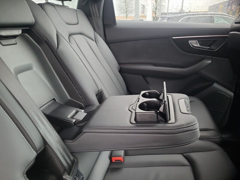 More views of Audi Q7