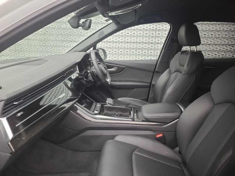 More views of Audi Q7