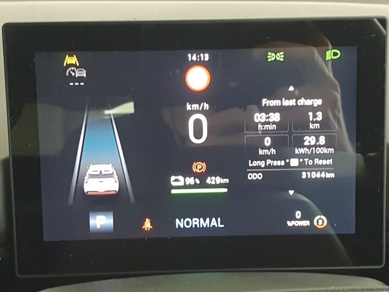 More views of MG MG4