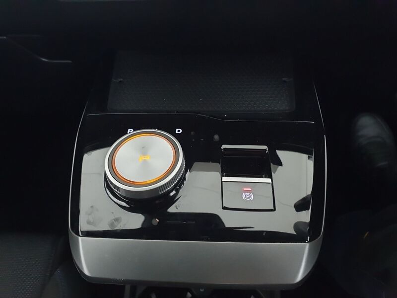 More views of MG MG4