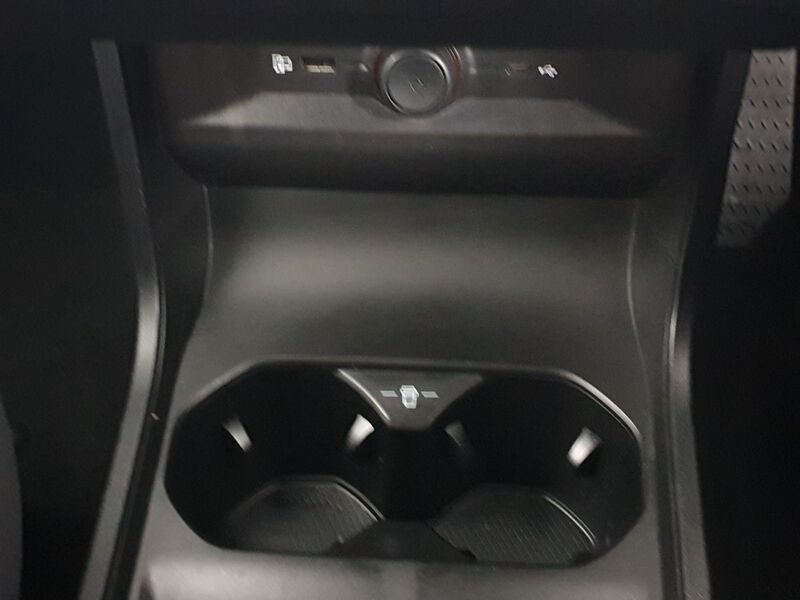 More views of MG MG4