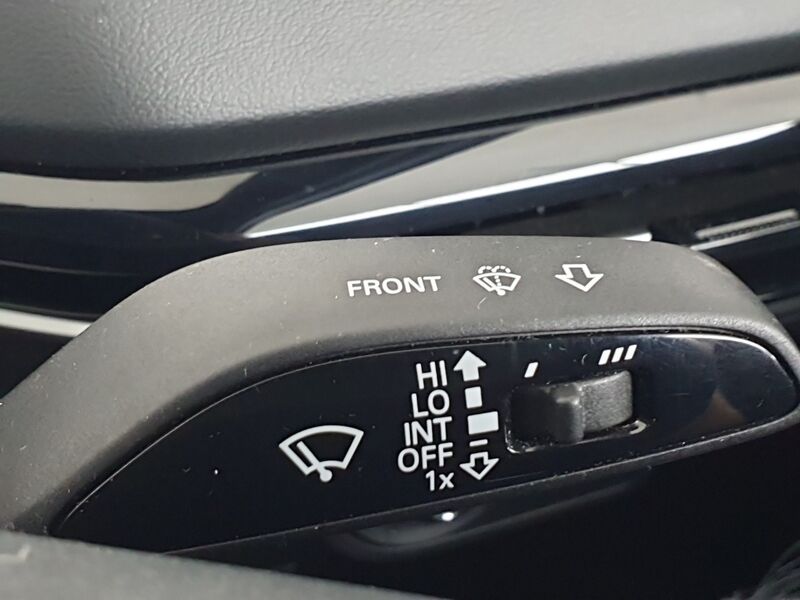 More views of MG MG4