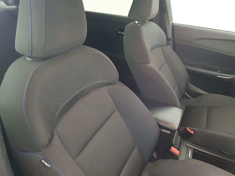 More views of MG MG4