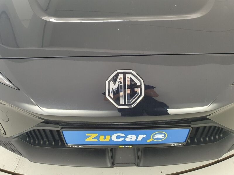 More views of MG MG4