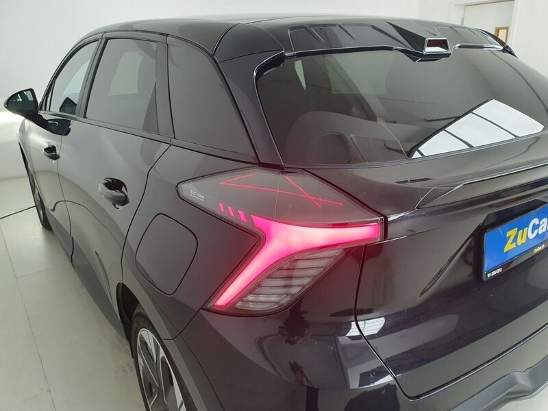 More views of MG MG4