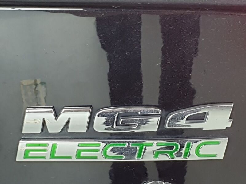 More views of MG MG4