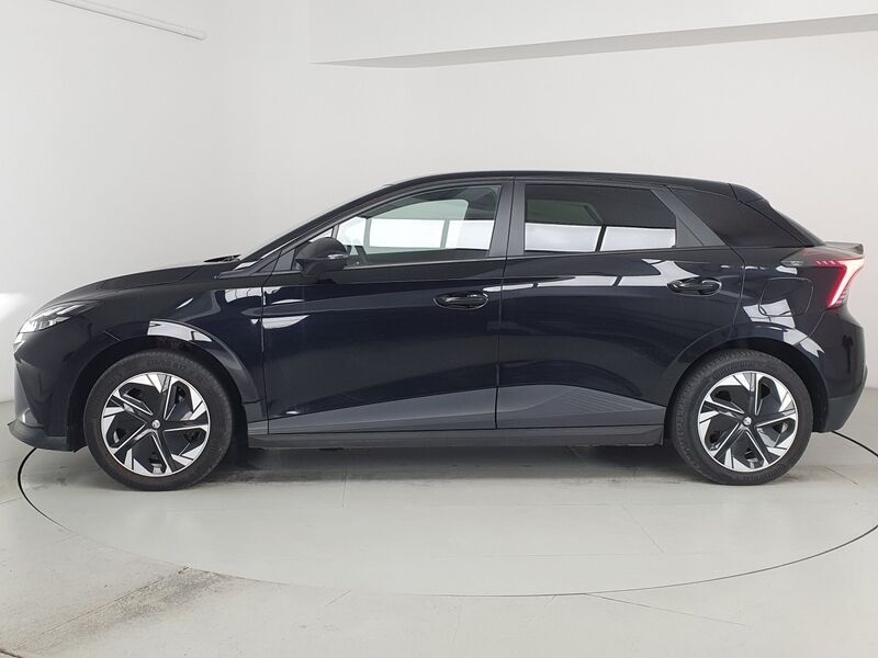 More views of MG MG4