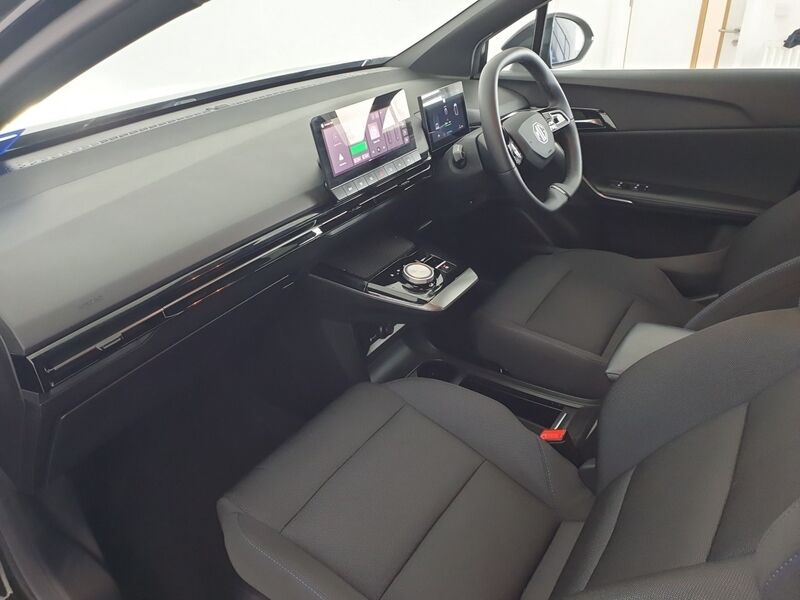 More views of MG MG4