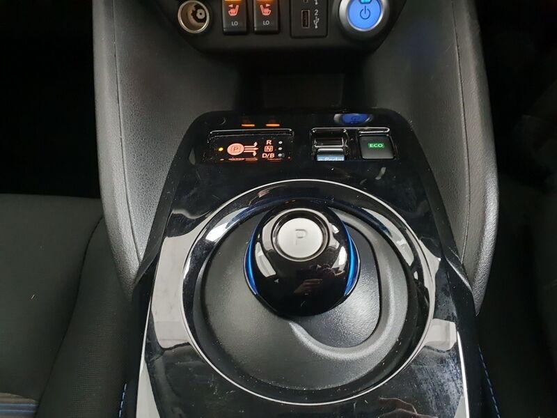 More views of Nissan Leaf