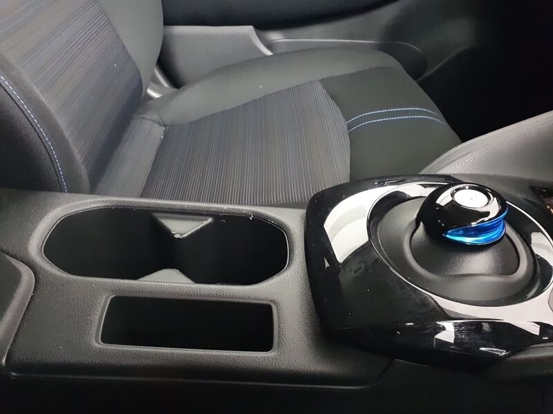 More views of Nissan Leaf