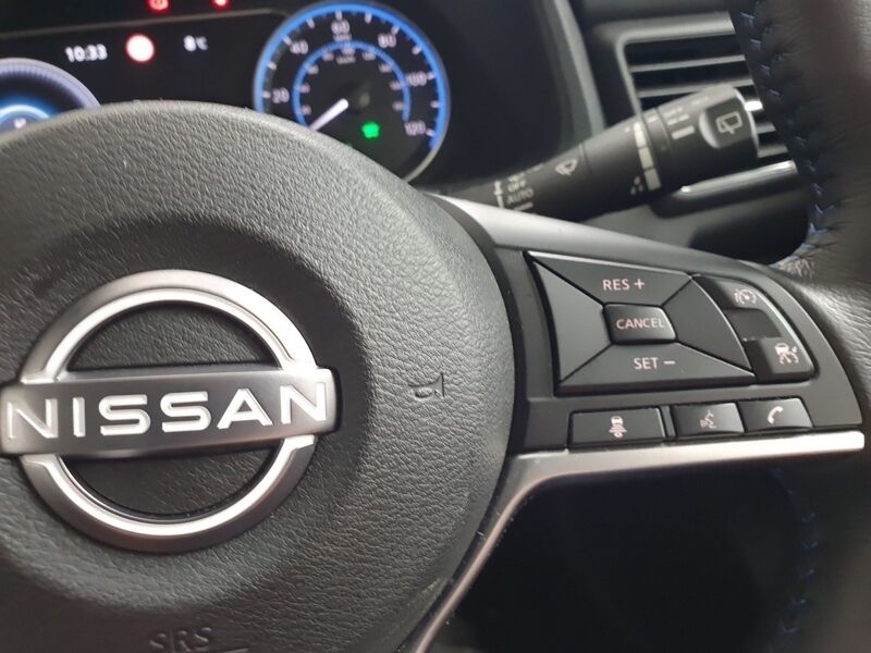 More views of Nissan Leaf