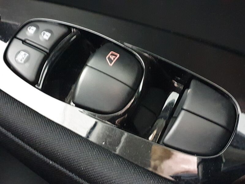 More views of Nissan Leaf