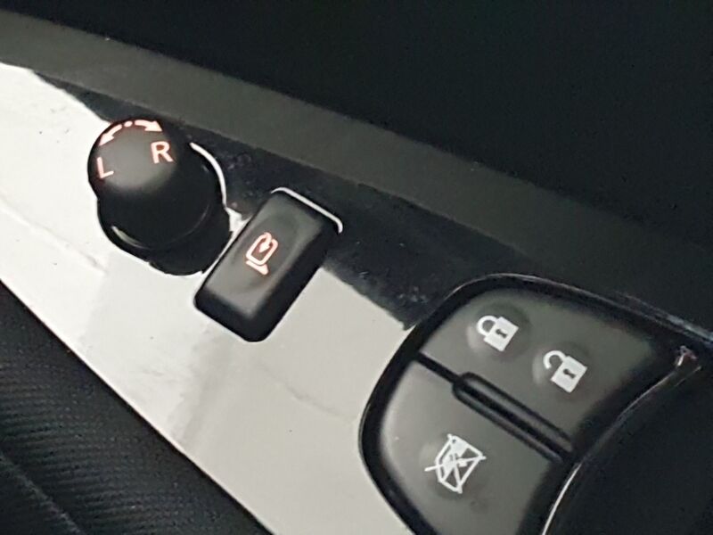 More views of Nissan Leaf