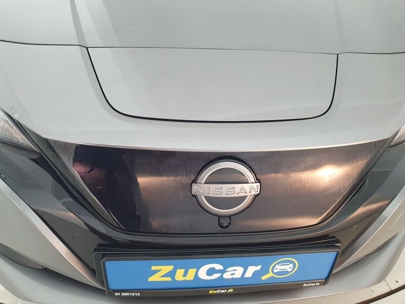 More views of Nissan Leaf