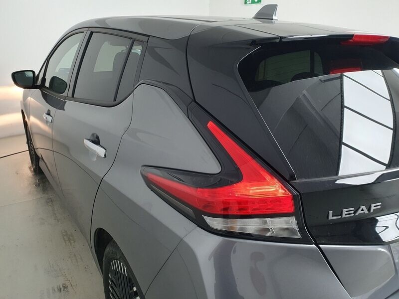 More views of Nissan Leaf