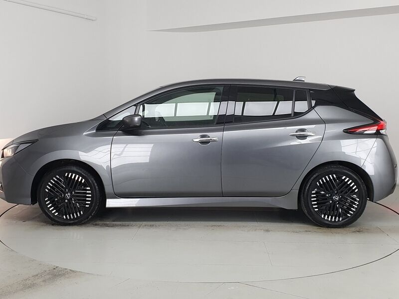 More views of Nissan Leaf