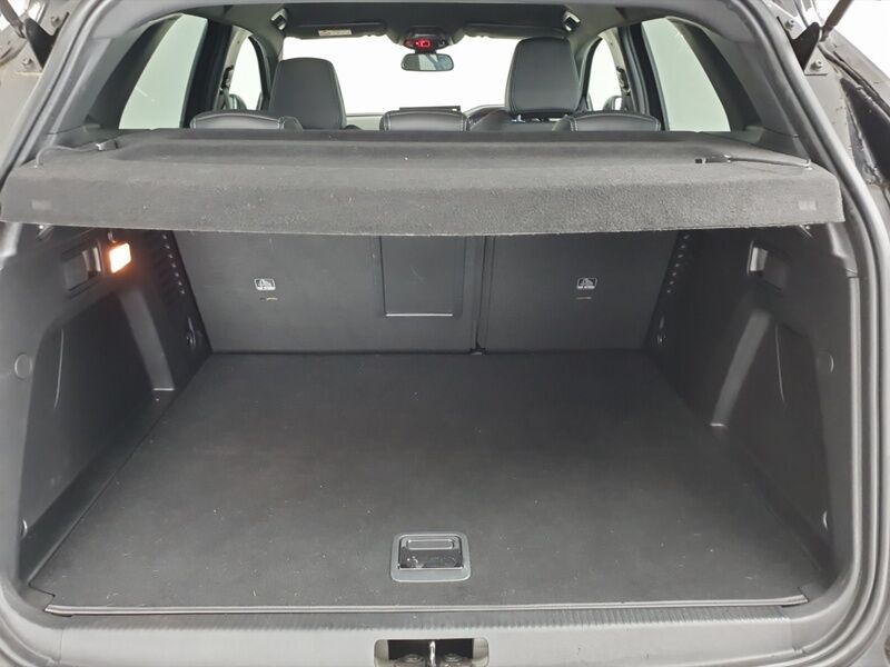 More views of Peugeot 3008