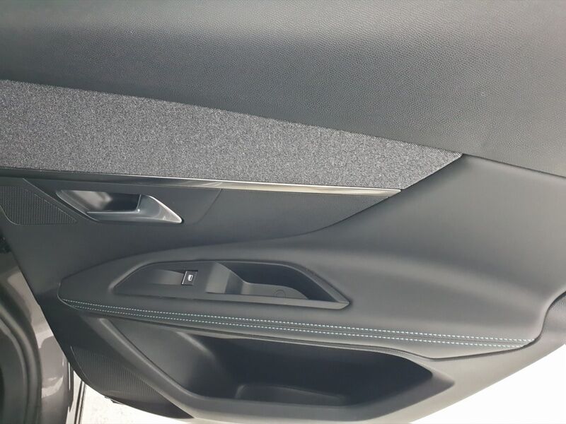 More views of Peugeot 3008