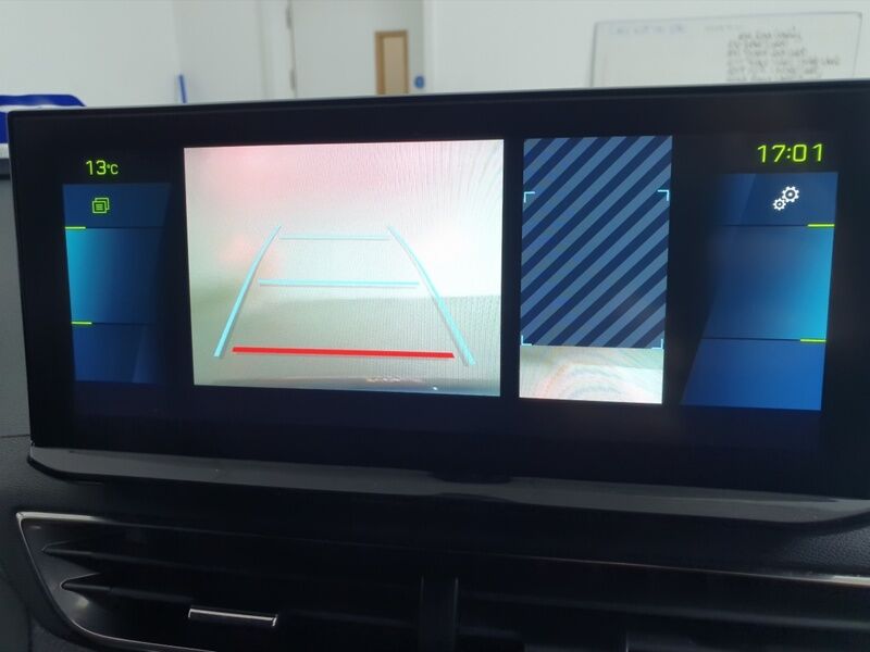 More views of Peugeot 3008