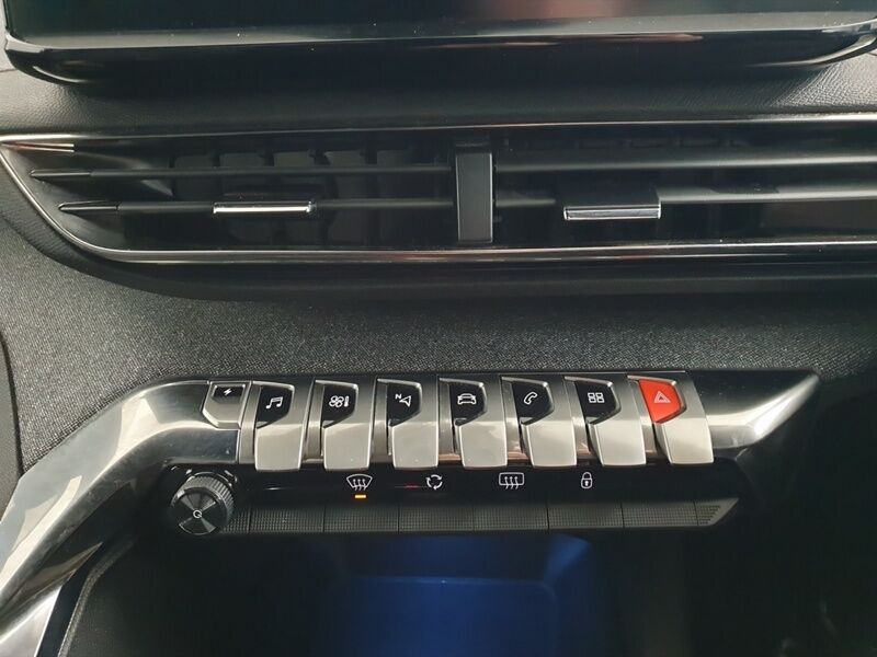 More views of Peugeot 3008