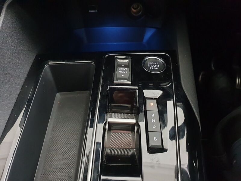 More views of Peugeot 3008