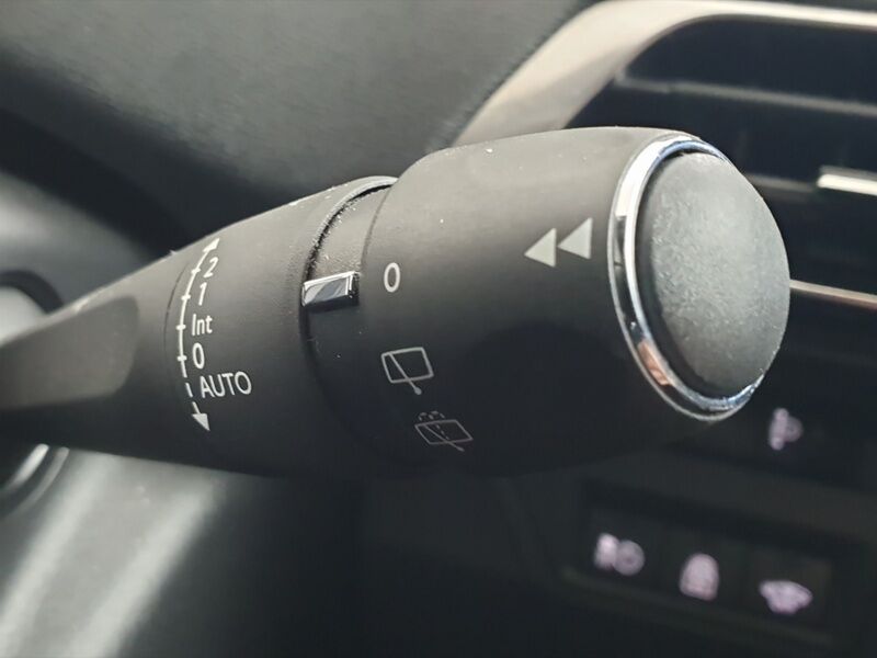 More views of Peugeot 3008