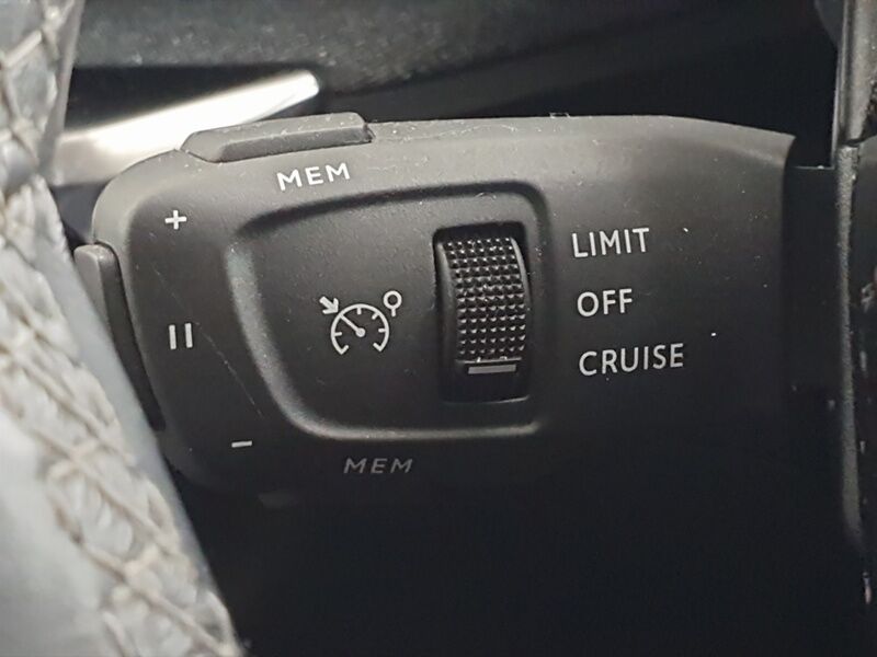 More views of Peugeot 3008