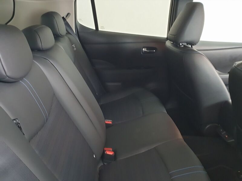 More views of Nissan Leaf