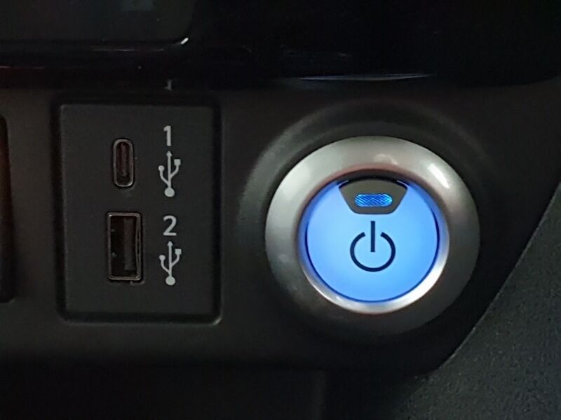 More views of Nissan Leaf