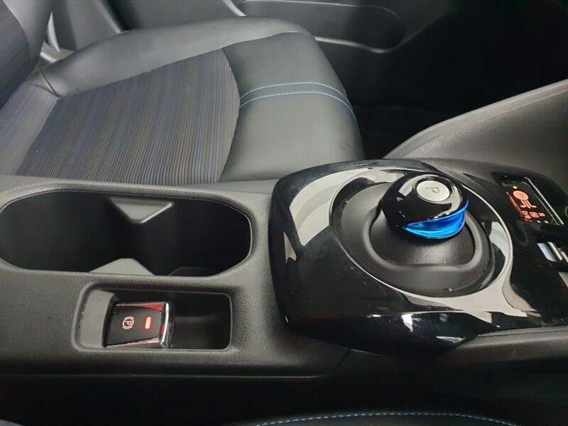 More views of Nissan Leaf