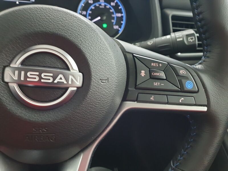 More views of Nissan Leaf
