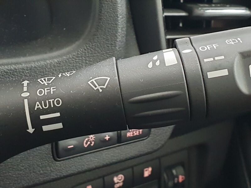 More views of Nissan Leaf