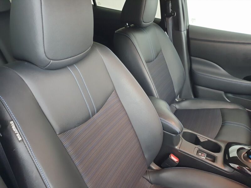 More views of Nissan Leaf