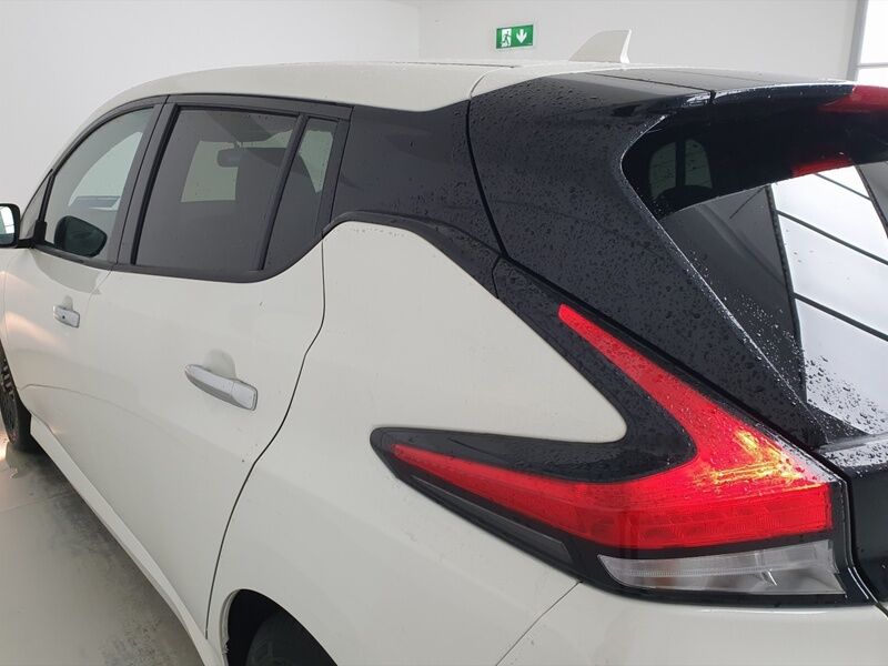 More views of Nissan Leaf