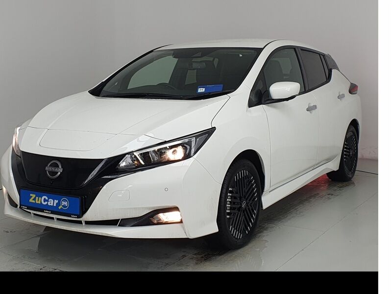 More views of Nissan Leaf