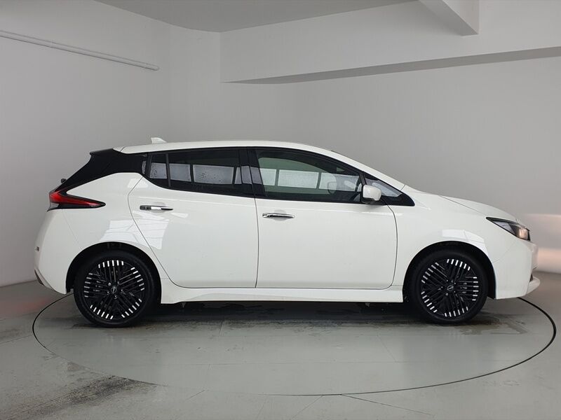 More views of Nissan Leaf