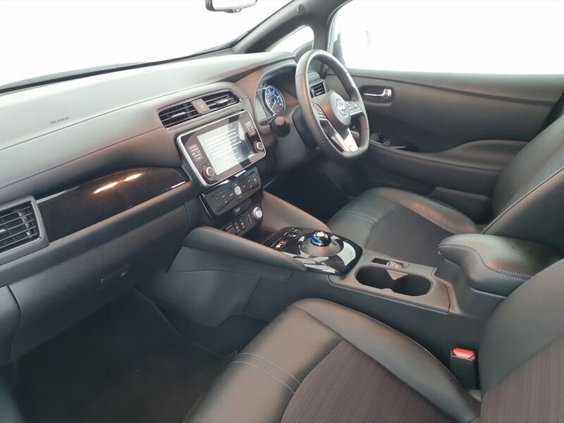 More views of Nissan Leaf