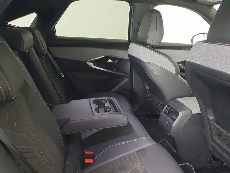 More views of Peugeot 3008