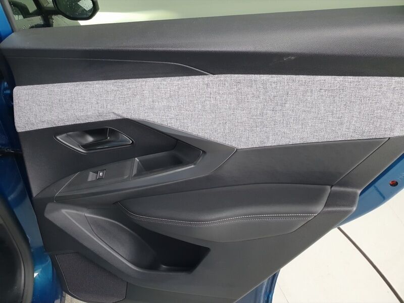 More views of Peugeot 3008