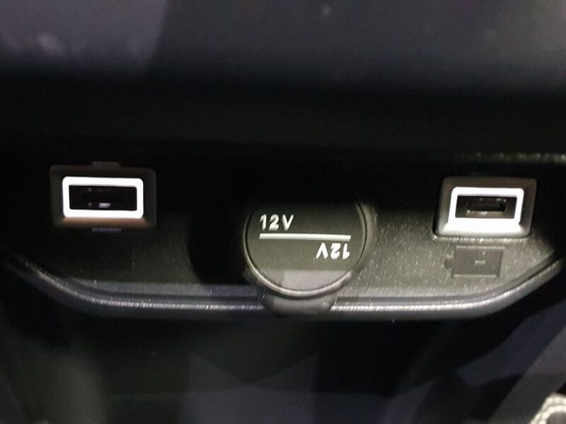 More views of Peugeot 3008