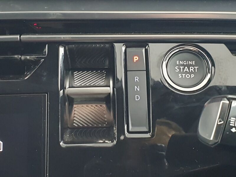 More views of Peugeot 3008