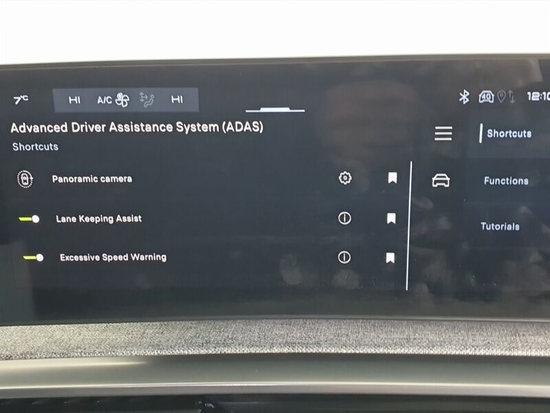 More views of Peugeot 3008