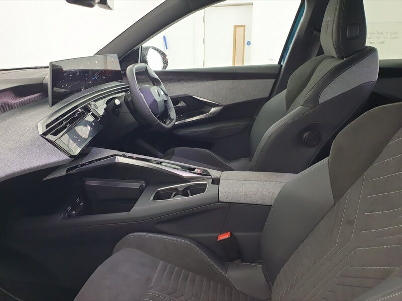 More views of Peugeot 3008